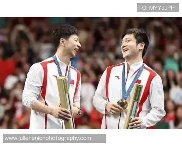 马龙与足球明星同框合影展现运动魅力与友谊的精彩瞬间